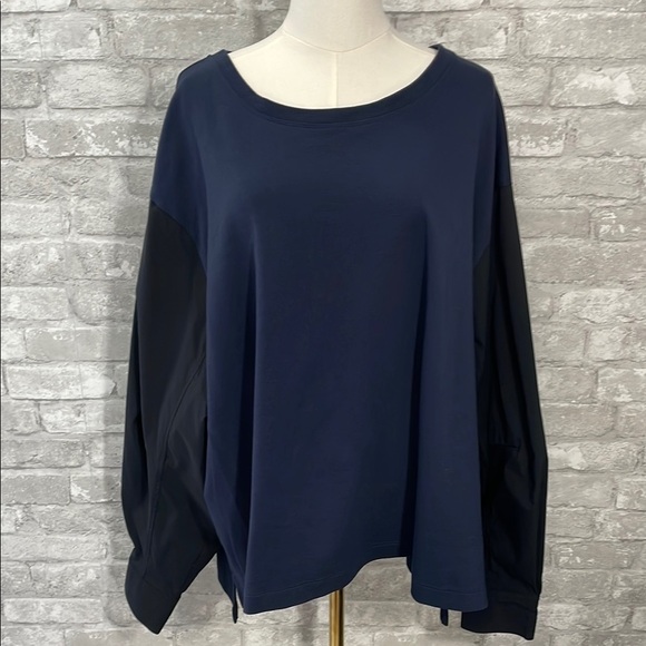 Athleta Tops - Athleta Blue and Black Athleta Harlow Hybrid Top